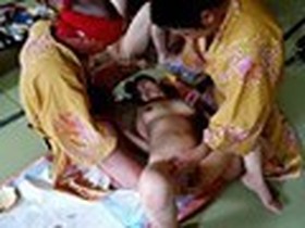 熟女と入る混浴温泉オフ会潜入マル秘動画　サンプル画像07